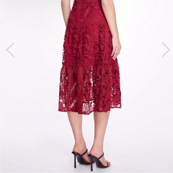 Marchesa Note beautiful lace midi dress in red/wine - Picture 7 of 13